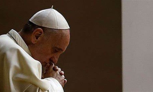 Il papa per le vie di Roma. Quale messaggio veicola?